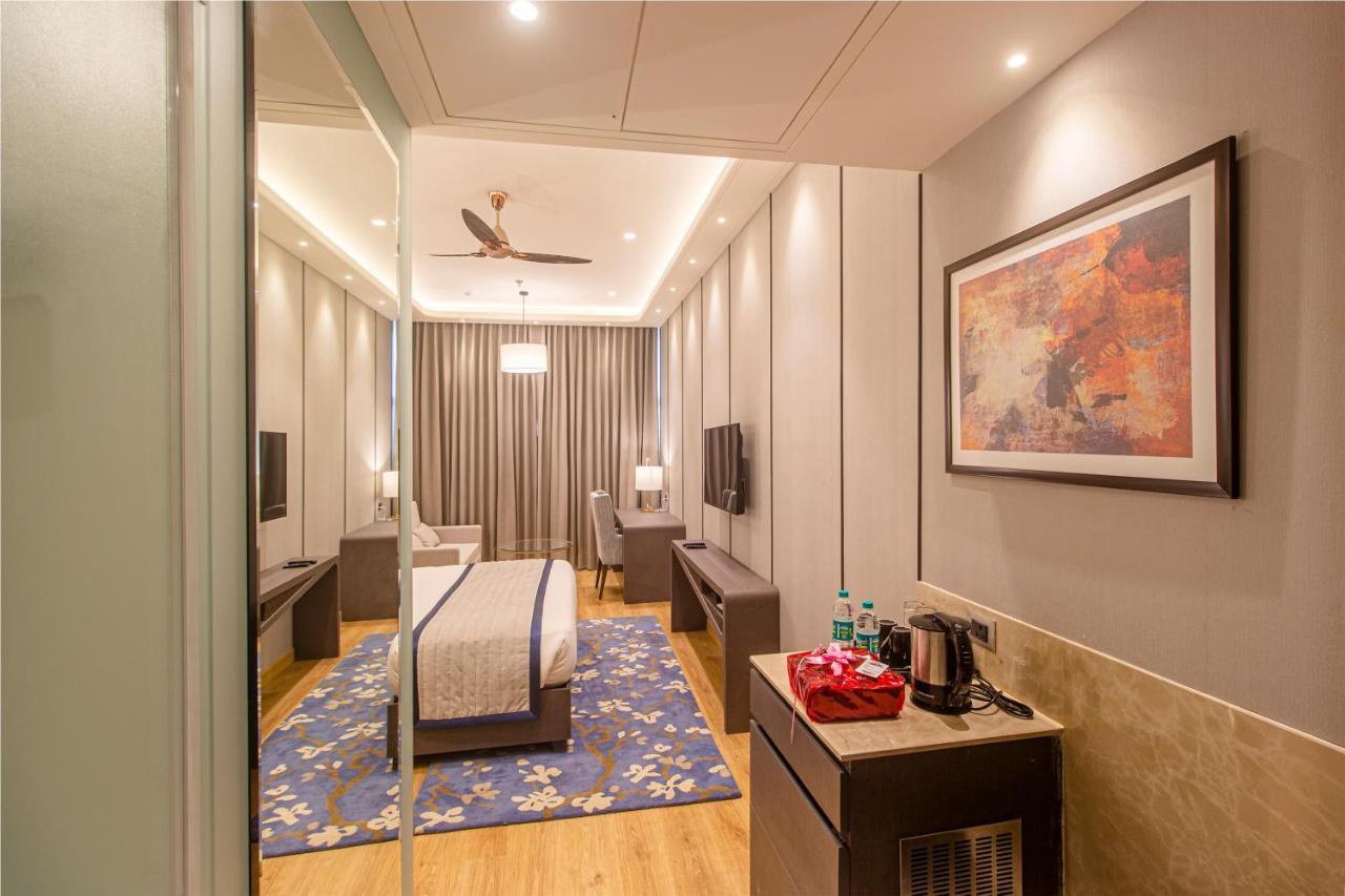 The Cove Wing Hotel Panchkula Esterno foto